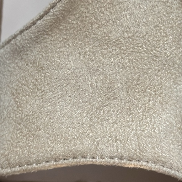 Elegant Two-Tone Stiletto Heels - Picture 5 of 5